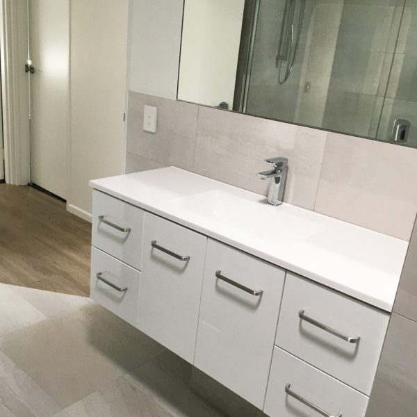 Bathroom Designer and Builder Gecko Kitchens is a licenced builder in Brisbane and creates beautiful kitchens, bathrooms and laundries.
