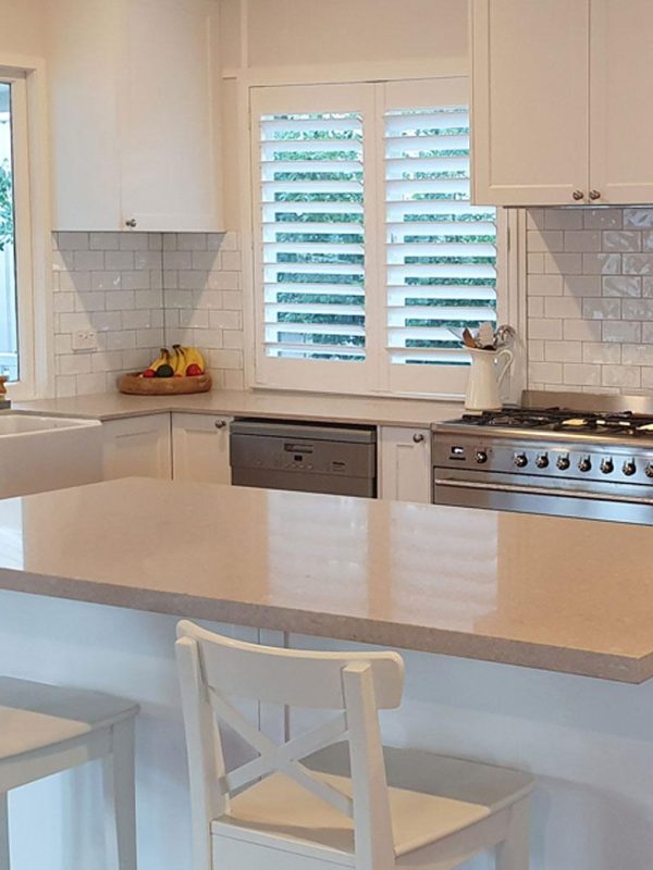 Kitchen in white built by Gecko Kitchens, licenced builder in Brisbane creating kitchens, bathrooms and laundries