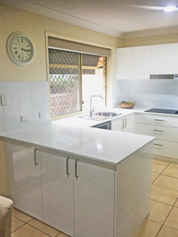 New Kitchen Installation at Everton Park built by Gecko Kitchens, Qld licenced builder for kitchens, bathrooms, laundries and other interior cabinetry.