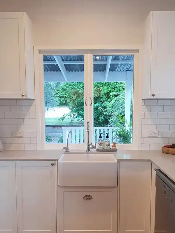 A classic kitchen design feature is the farmhouse sink perfect for traditional to modern farmhouse aesthetics by Gecko Kitchens.