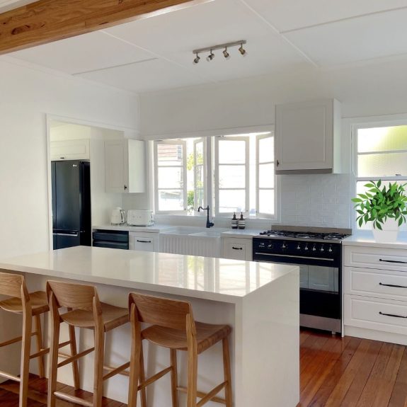 Kitchen renovation in white cabinetry and new kitchen bench custom designed & installed by Gecko Kitchens in Brisbane.